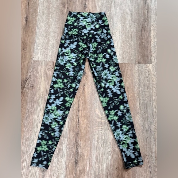 Offline by Aerie High Rise Crossover 7/8  Leggings Floral Print Size Medium - Picture 2 of 4